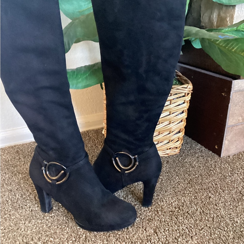 Black knee boots with silver medal rings. And Swede with a stretch at top